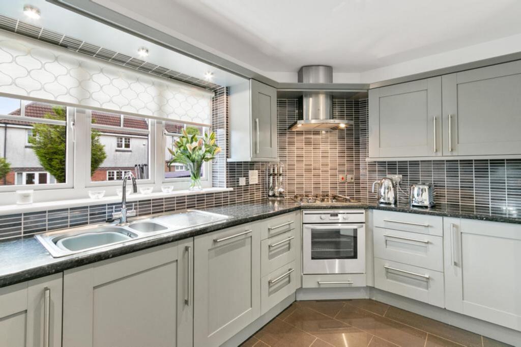 Priorwood Gate, Newton Mearns, G77 photo 4