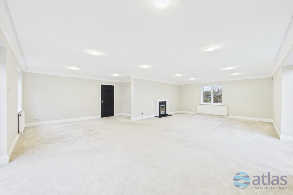 Apartment in Liverpool, Mossley Hill - View 3