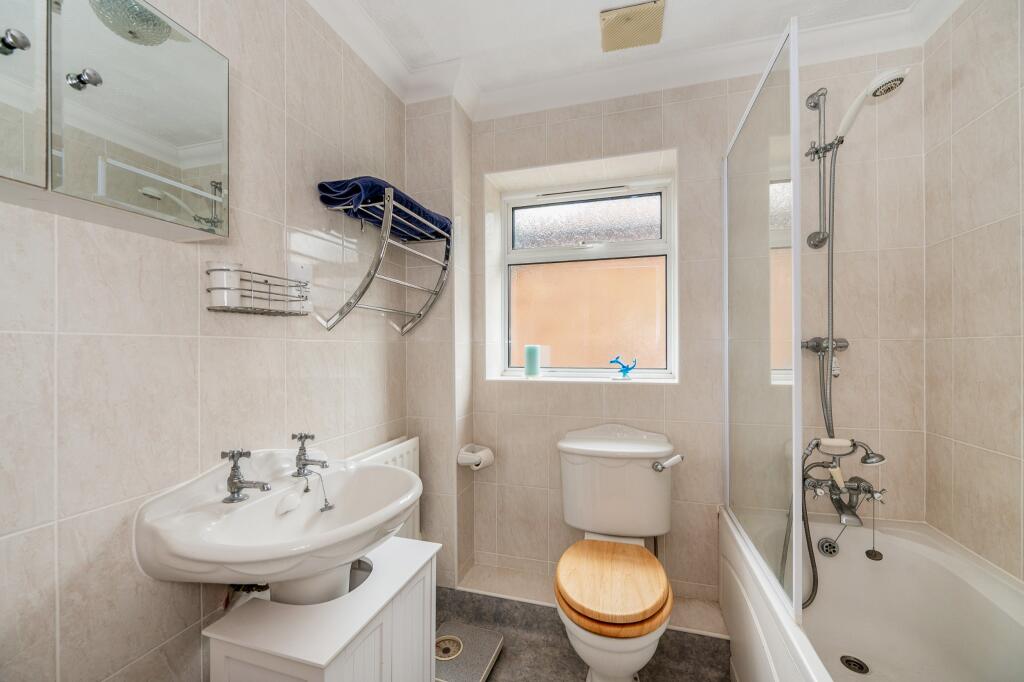 House in Fareham, West End - More