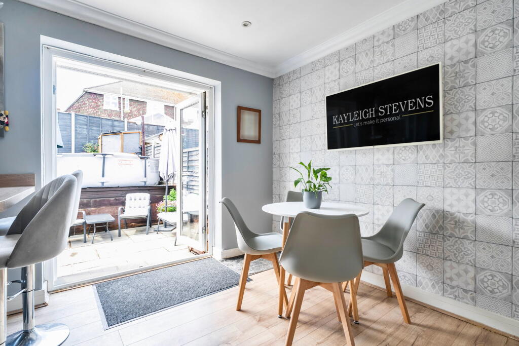 Versatile family home 1,015 sq ft, garage, driveway and an incredible garden entertainment set-up photo 4