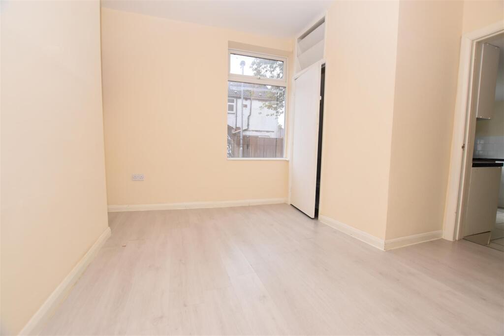 House in Hull, Kingston upon Hull - View 4