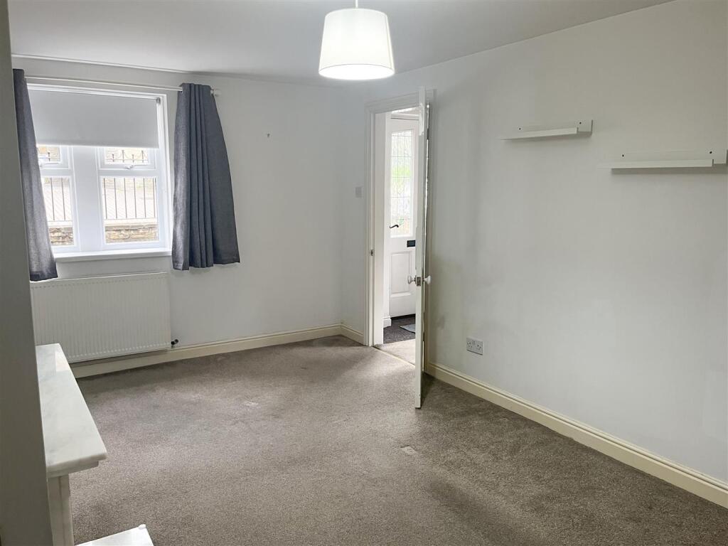 Pear Tree Court, Silsden photo 4