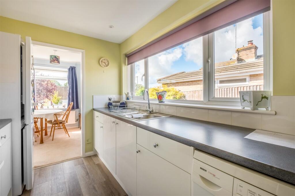 Highlands Close, Hassocks photo 5