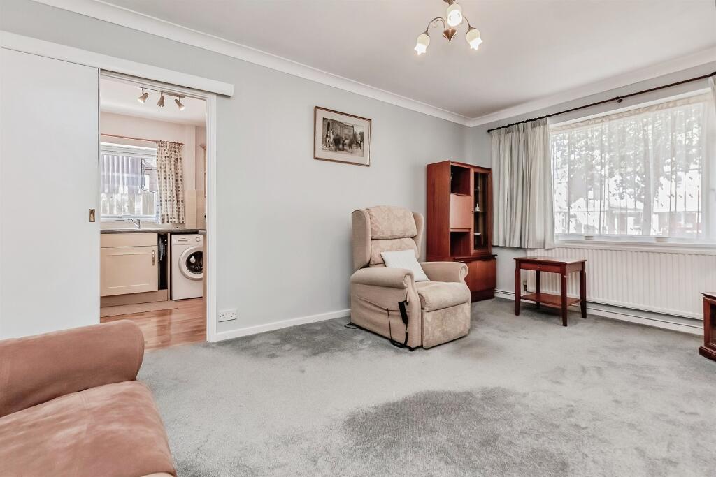 House in South Kesteven, Stamford - More