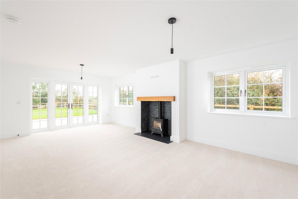 House in Thornborough, Lower End - View 2