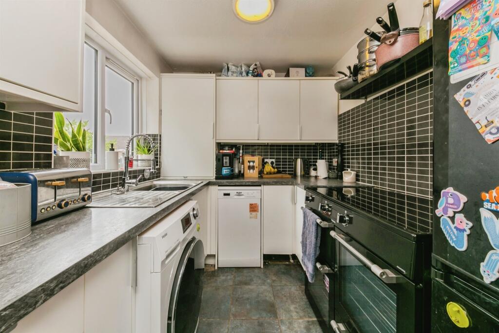 House in East Staffordshire, Uttoxeter - More