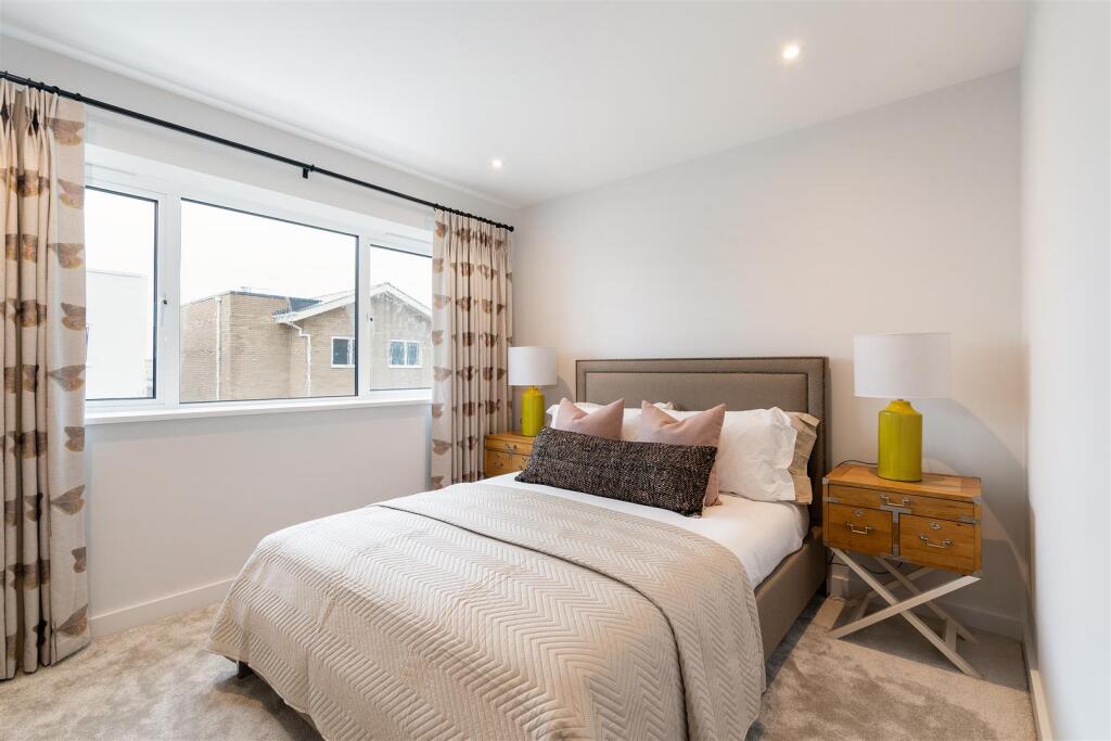 Additional image 24 of Sandbanks Road, Lilliput