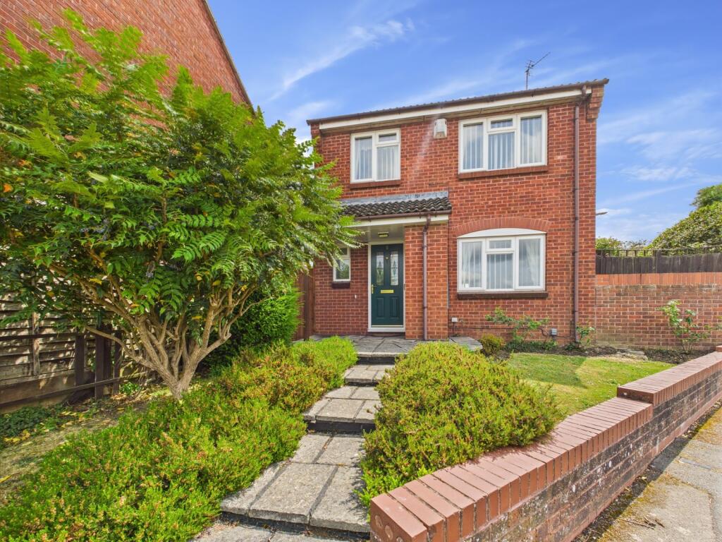 3-bed detached on Robert Raikes Avenue, Tuffley, Gloucester, Gloucestershire, GL4, £280,000