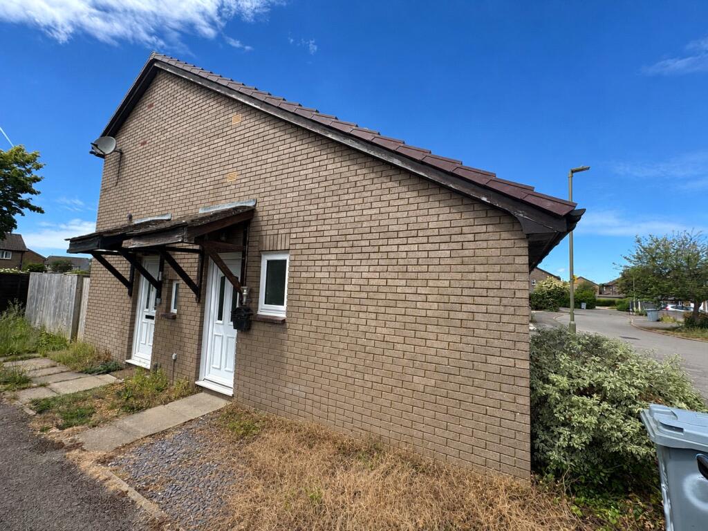 Main image of property: Bracken Close, Carterton, Oxfordshire, OX18