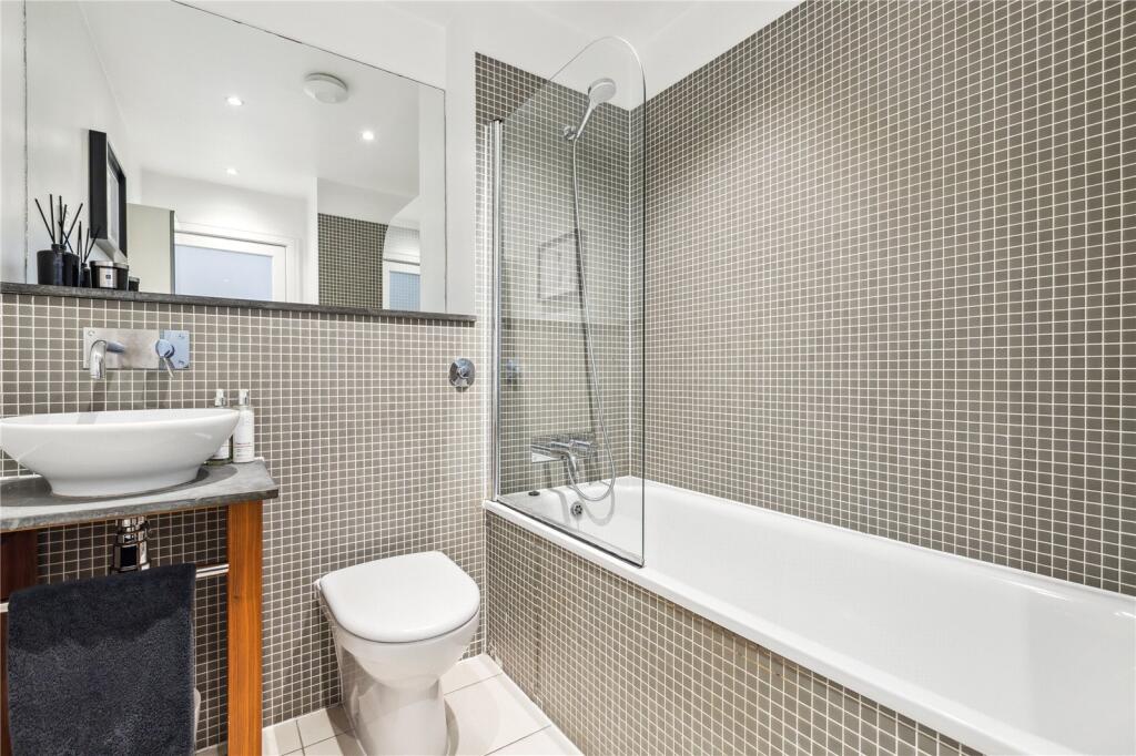 Apartment in London - More