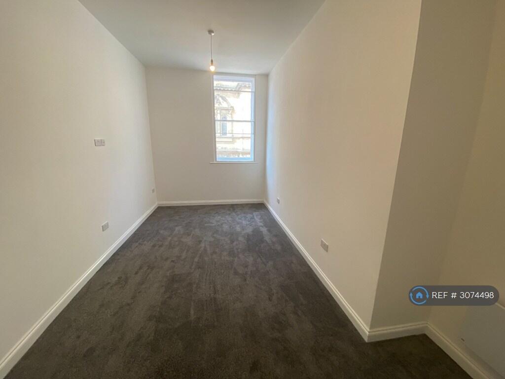 Apartment in Wakefield, West Yorkshire - More