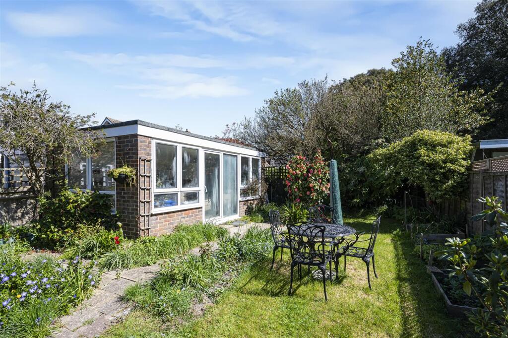 Steyning Close, Seaford photo 4