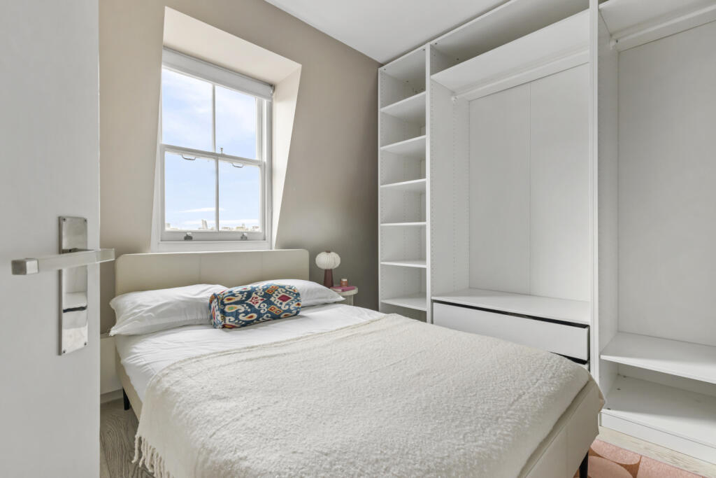 Apartment in London - View 5