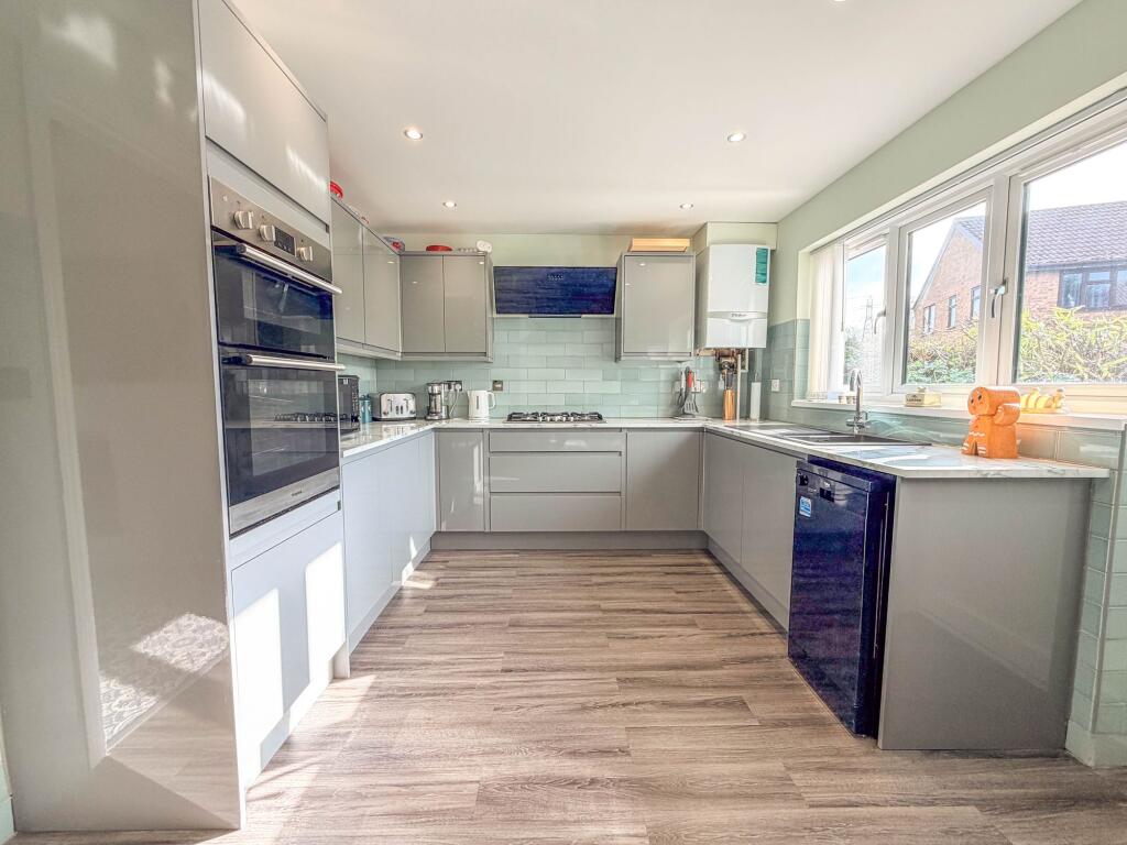 Wentworth Drive, Nuneaton, CV11 photo 4