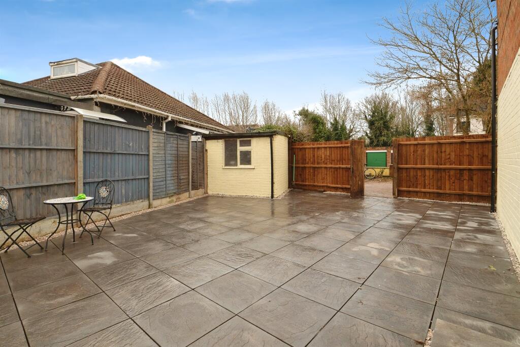 House in Blaby, Braunstone - More