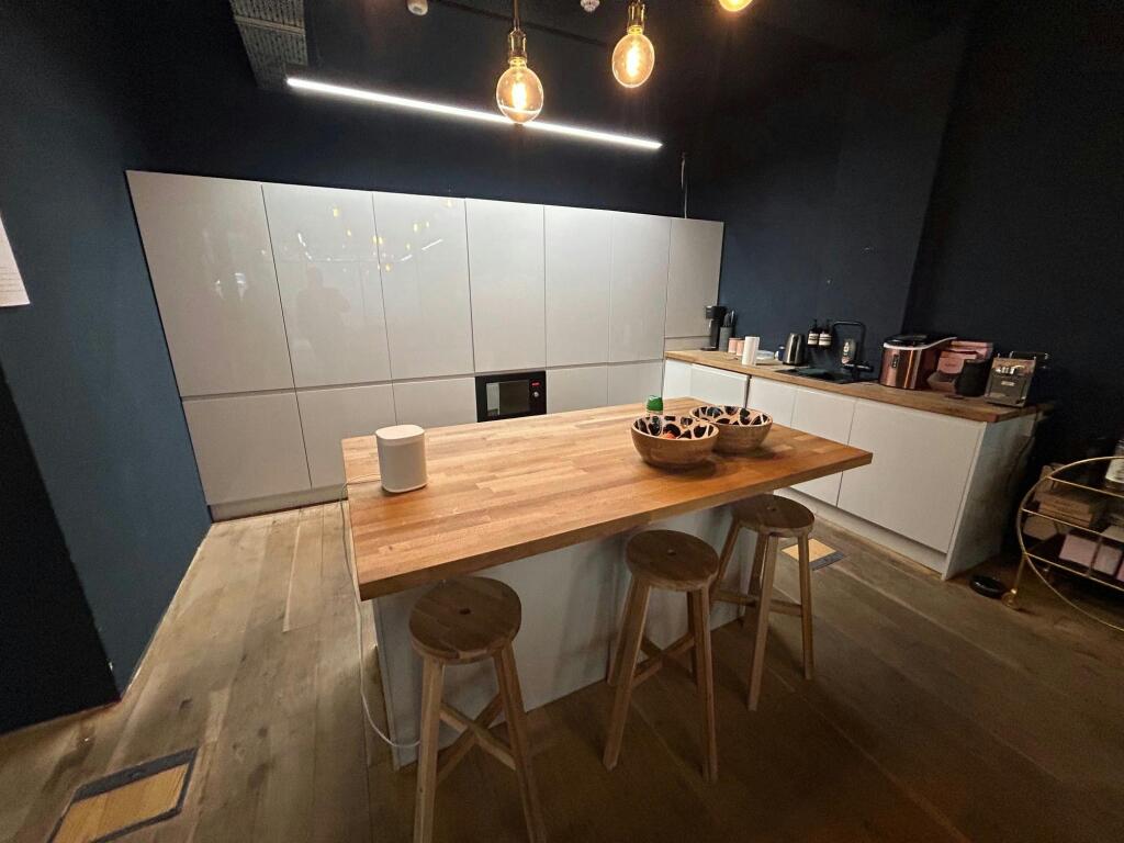 Kitchen 2.jpg