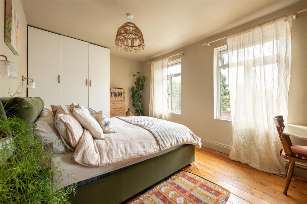 House in London, Highams Park - View 5