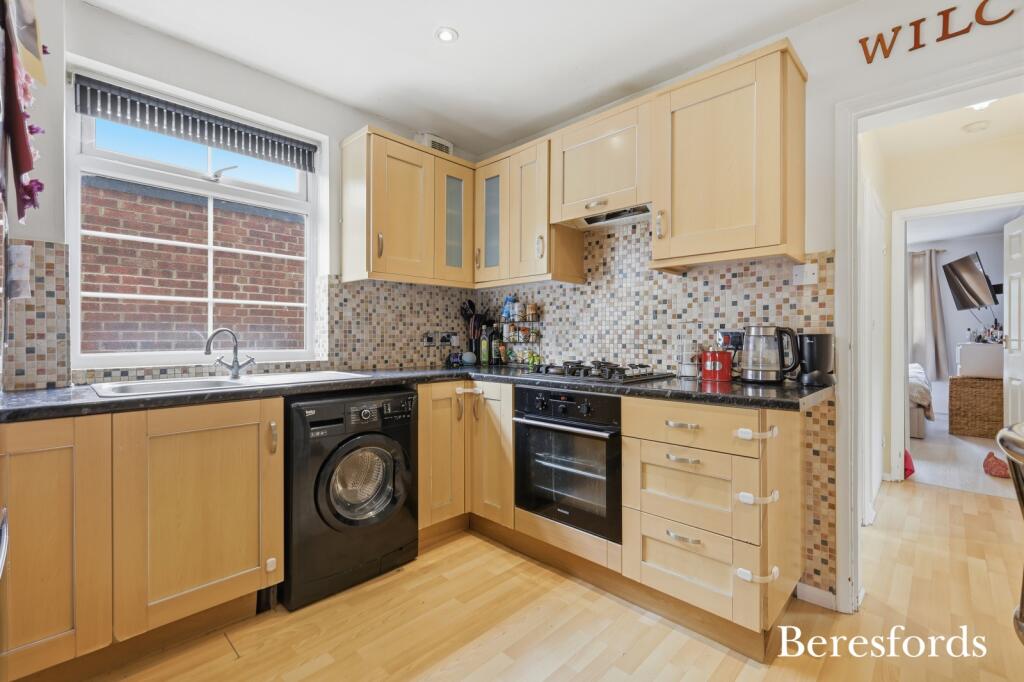 Eastern Avenue East, Gidea Park, RM2 photo 4