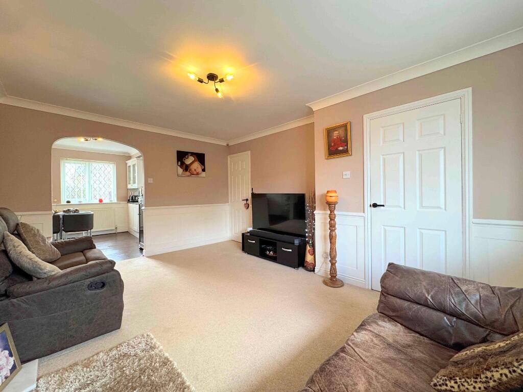 24 Grange Heights, Southowram, HX3 9RL - More