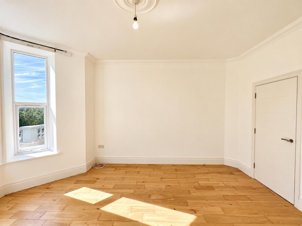 Apartment in Tonbridge - More