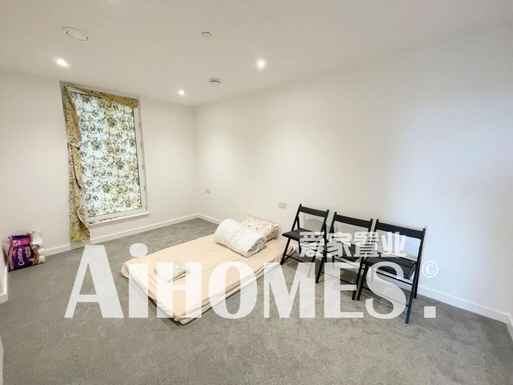 2-bed flat on 10805TW No.1 Old Trafford, £238,000
