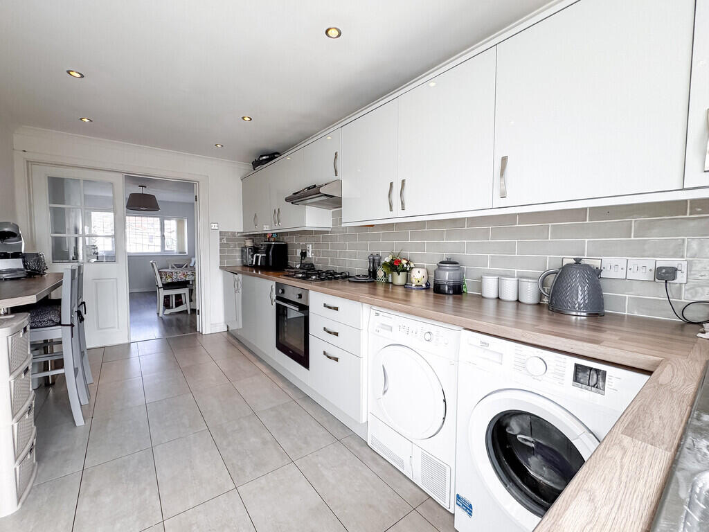House in Newport - View 4