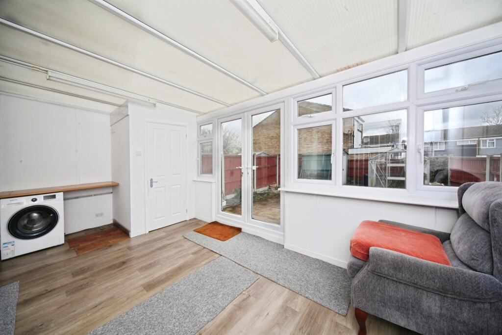 House in Luton - View 4