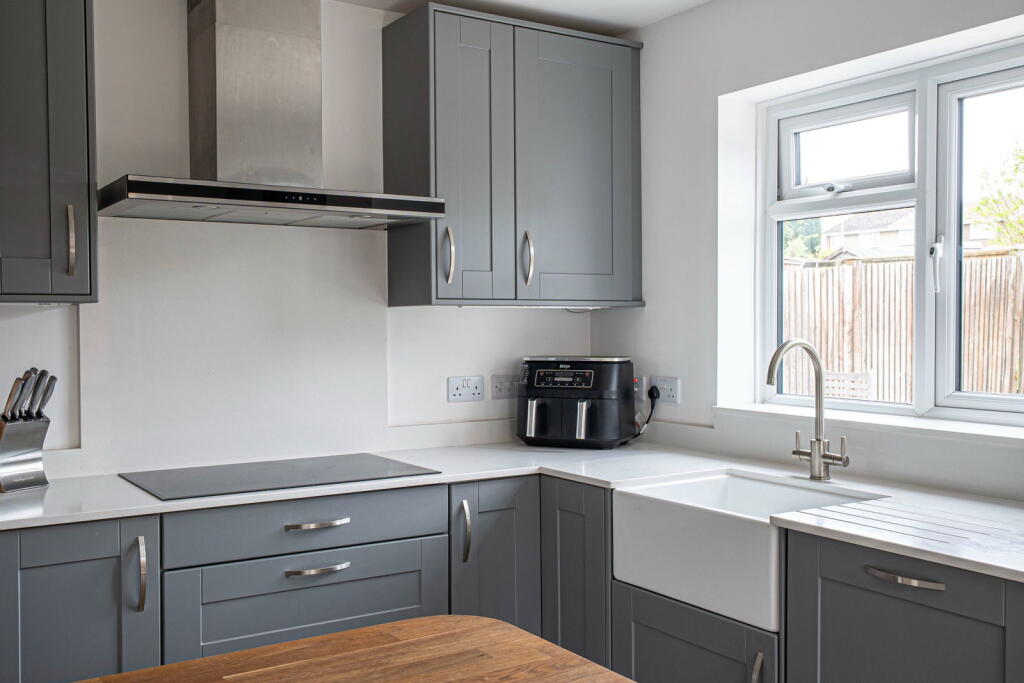House in Basingstoke and Deane, Oakley - More