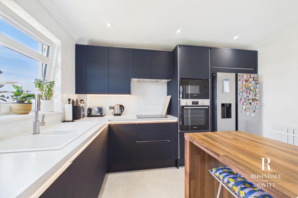 Apartment in Wallington - View 6