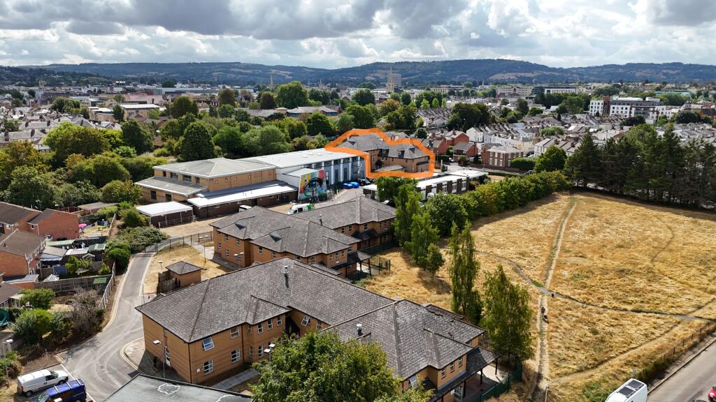 House in Gloucester - View 5