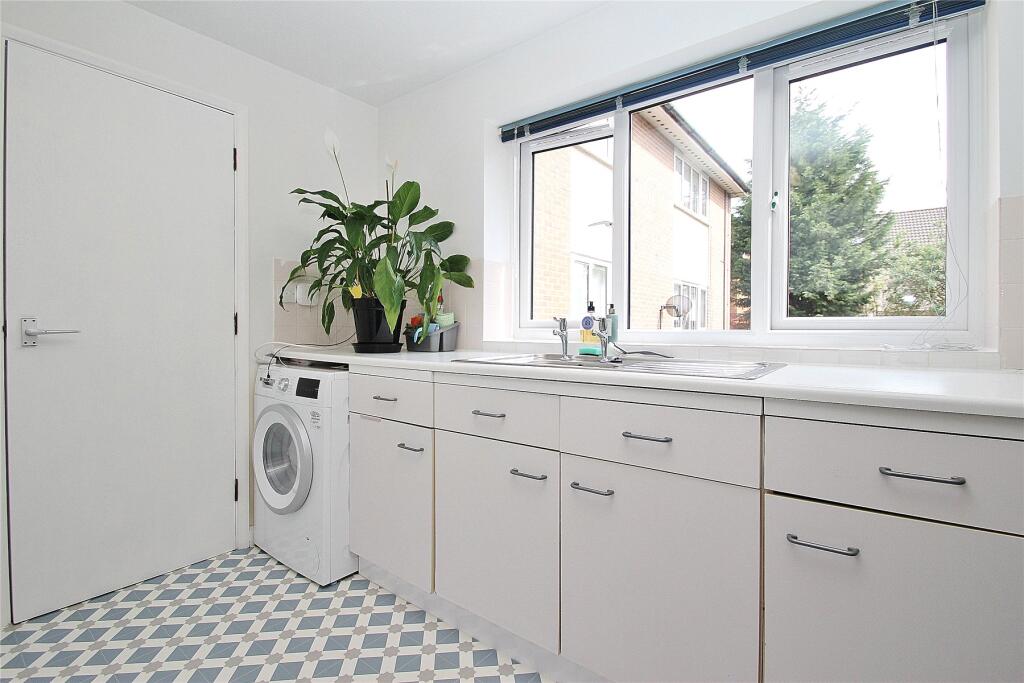 High View, Mulgrave Way, Knaphill, Woking, GU21 - View 3
