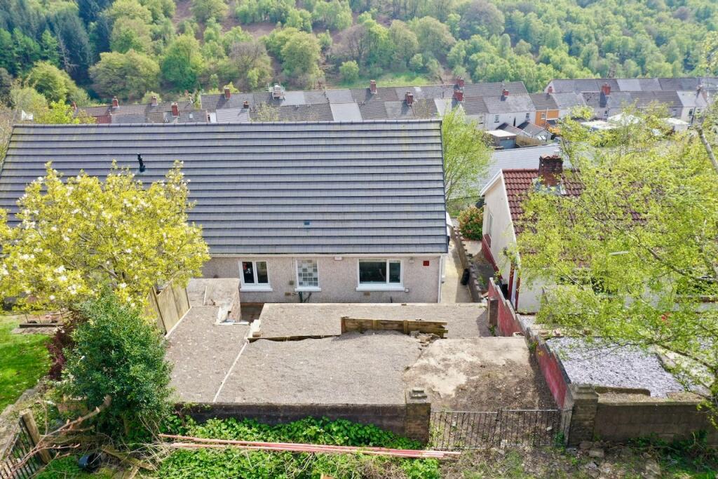 House in Newport, Llanhilleth - More