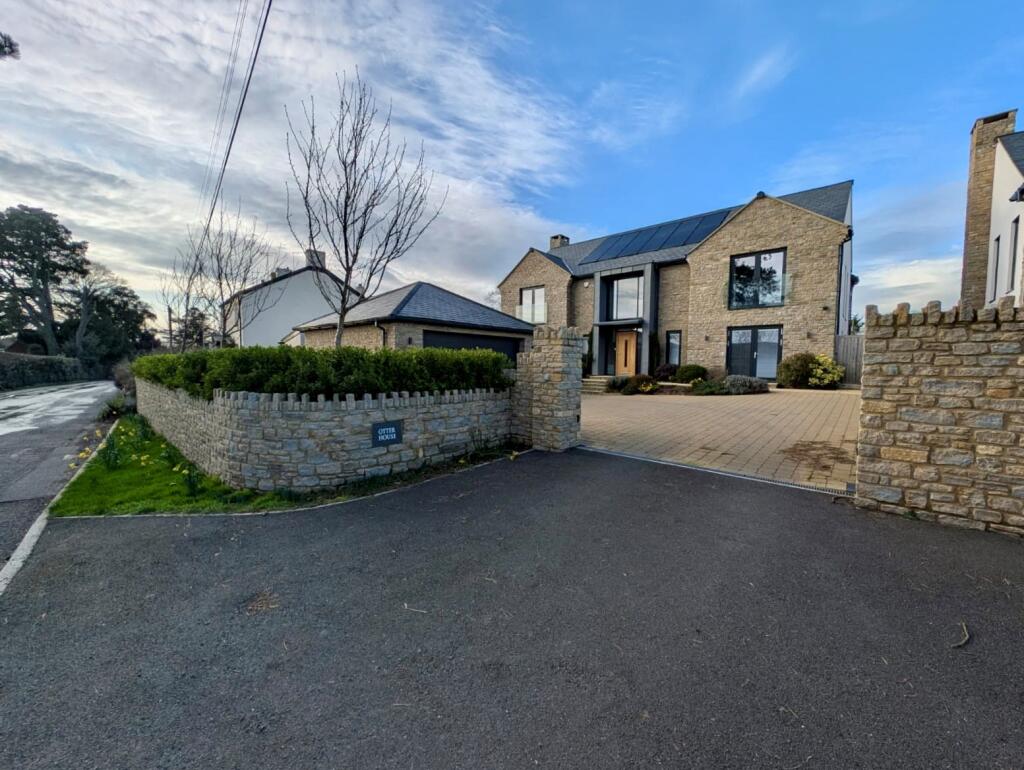 Main image of property: Dipford Road - LUXURY ROOM TO LET