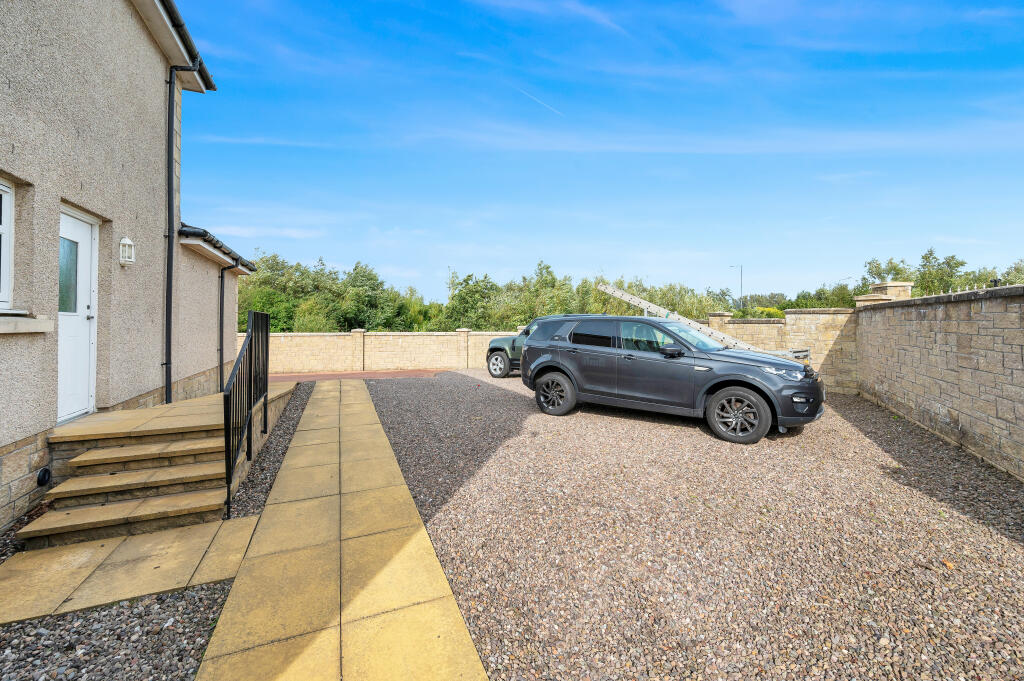Seafar Drive, Kelty, Fife photo 4