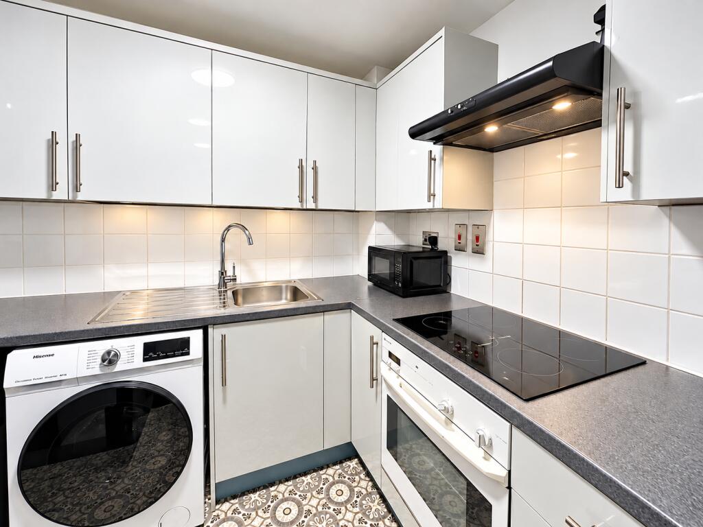 Apartment in Preston, Nooklands, Fulwood - More