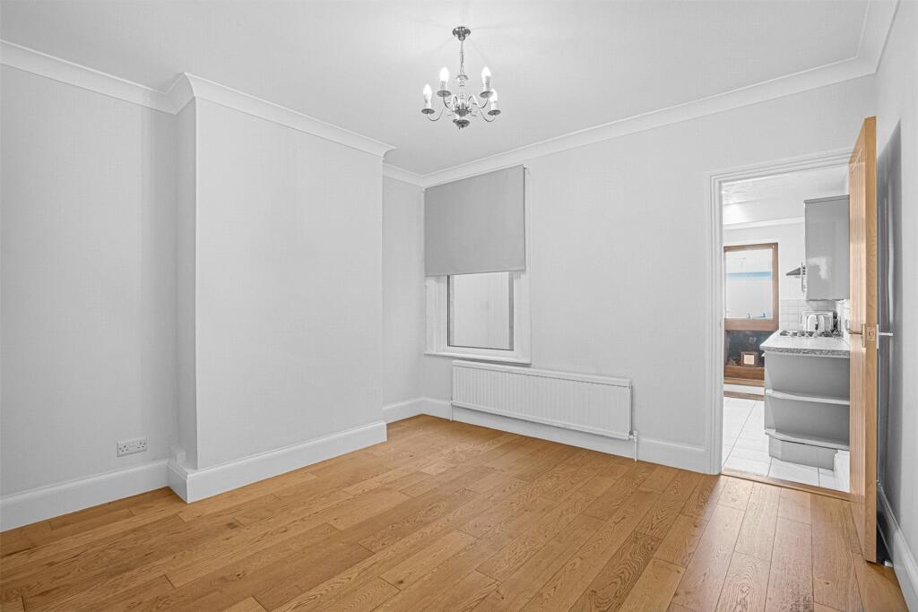 House in Watford, Hertfordshire - View 4