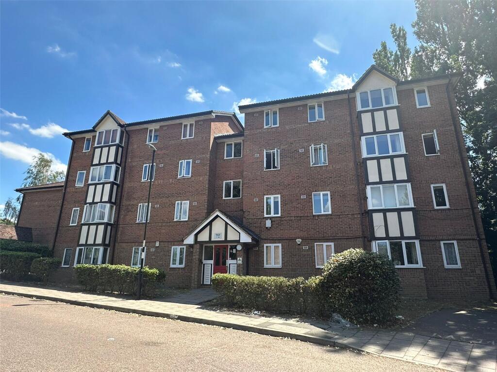 2-bed flat on Cumberland Place, London, SE6, £220,000