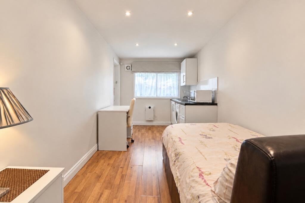 Apartment in Twickenham - View 5