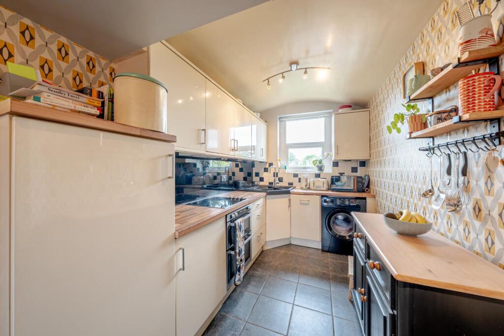 House in Tadcaster, North Yorkshire - More