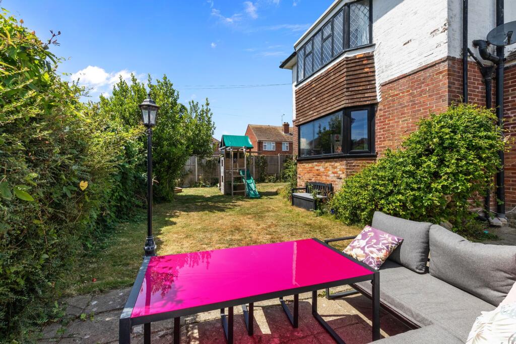 Southview Gardens, Worthing, BN11 photo 4