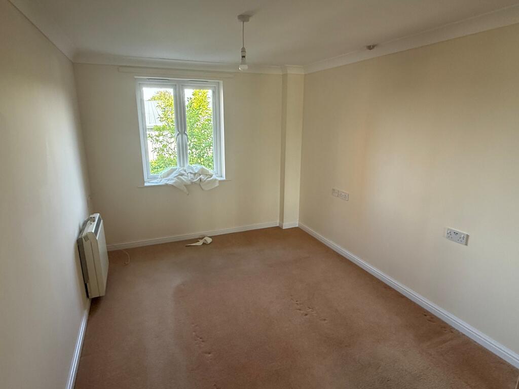 Apartment in Yeovil, Somerset - View 5