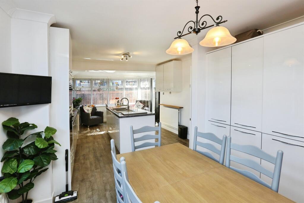 House in Southampton - More