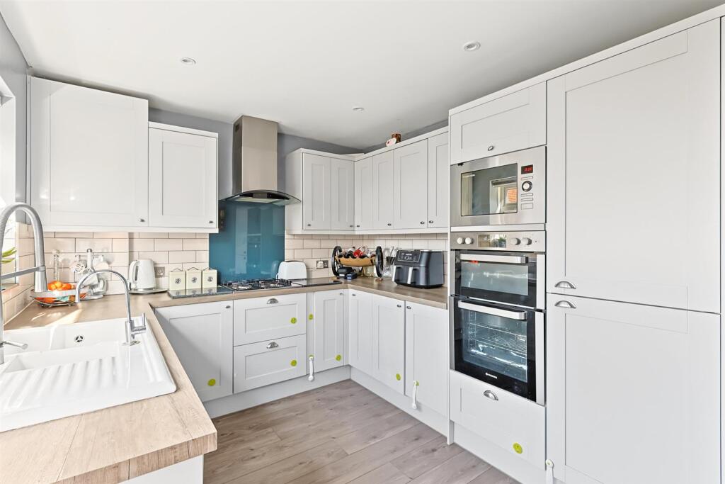 House in Rochford, Rayleigh - View 3