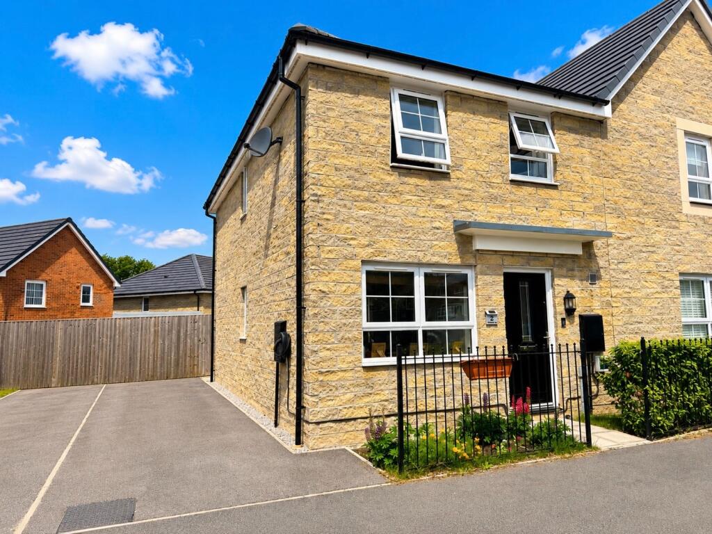 3-bed semi-detached on Halberton Close, Hyde, SK14 3GU, £240,000