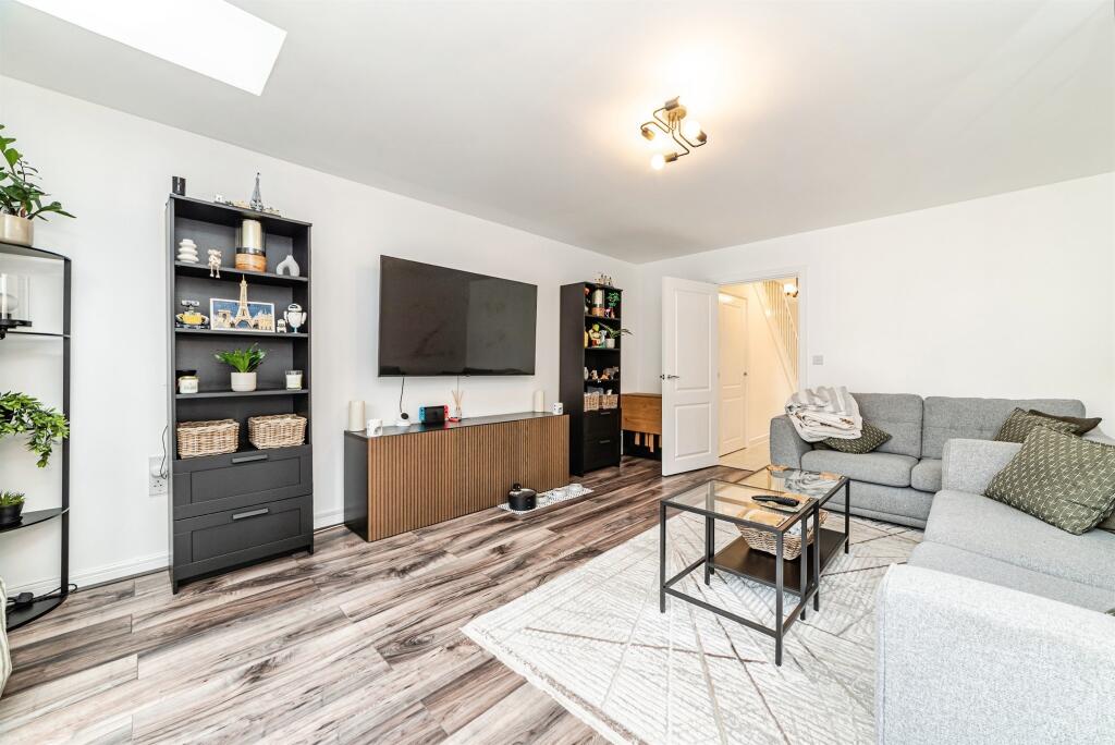 House in Basingstoke and Deane, The Fairways, Kempshott Park - More