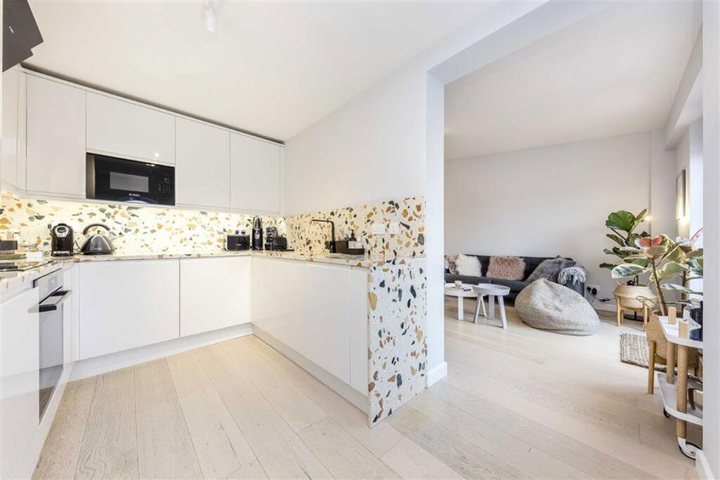 Apartment in London - View 2