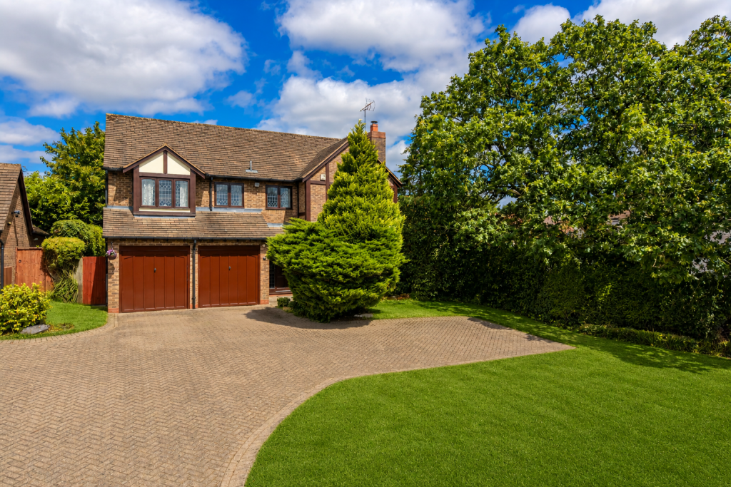 Main image of property: Houndsfield Lane, Wythall, Birmingham, B47 6LX