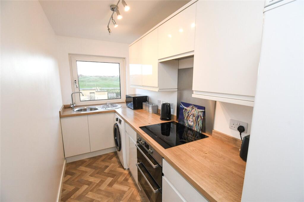 Apartment in Wirral, Liverpool City Region - View 3