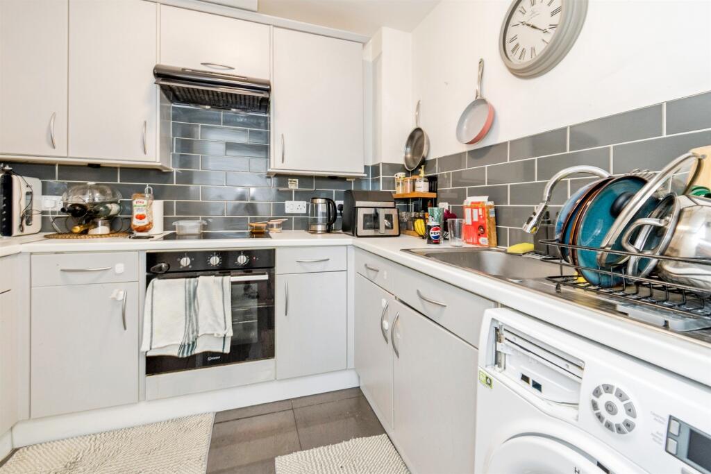Apartment in Southampton - More