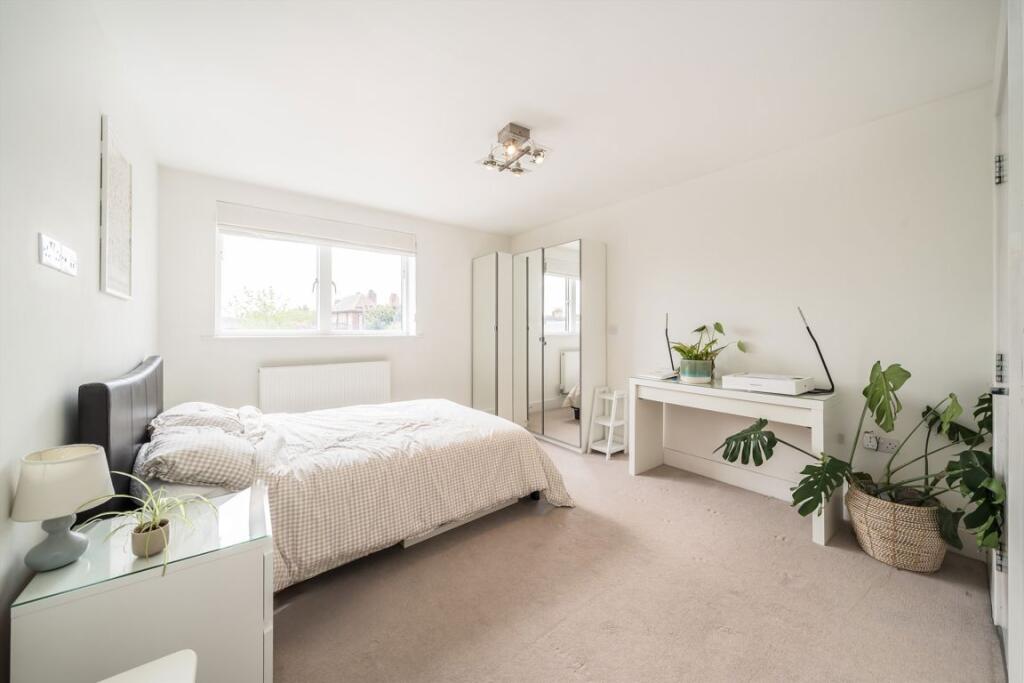 Apartment in London - View 5